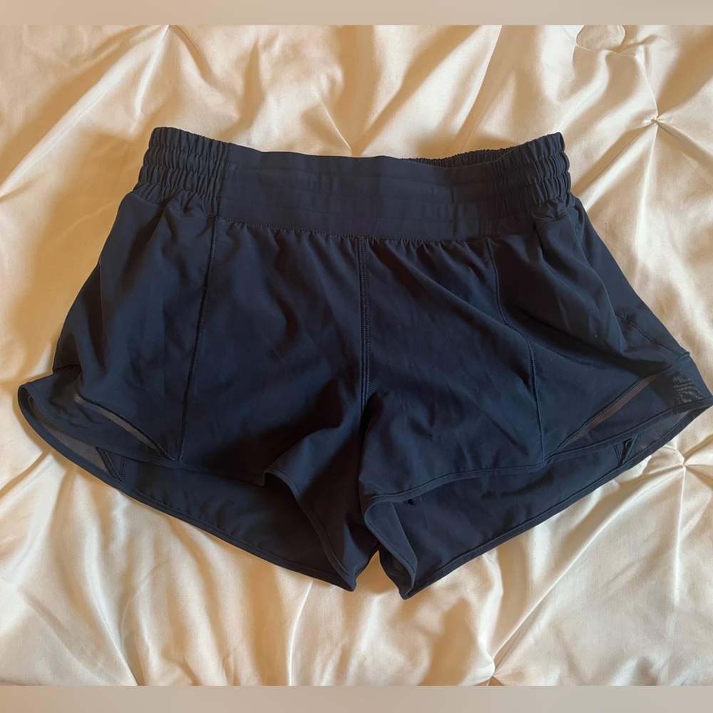 Lululemon Hotty Hot 4” low rise shorts